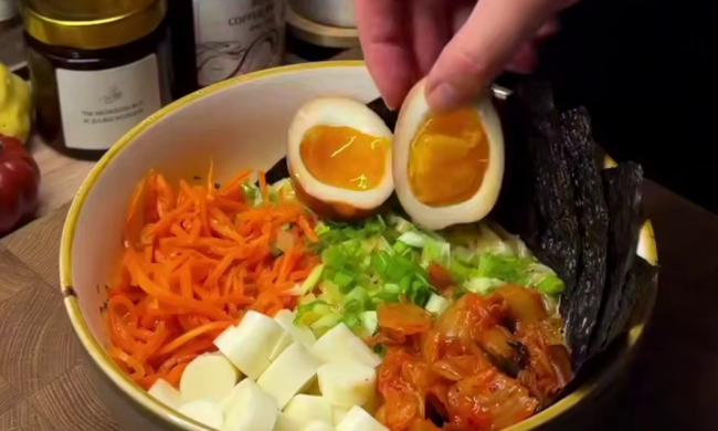 Мариновані яйця, кадр з відео