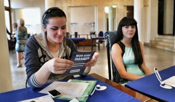 Тисяча донеччан попросилися у поліцію Краматорська і Слов'янська (фото)