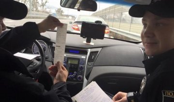 Патрульні отримали перші термінали для миттєвої оплати штрафів
