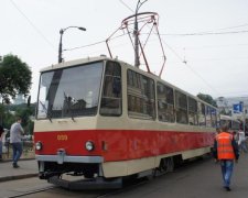 В Киеве трамвай переехал человека