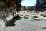 Під Франківськом з річки витягли напівживого чоловіка