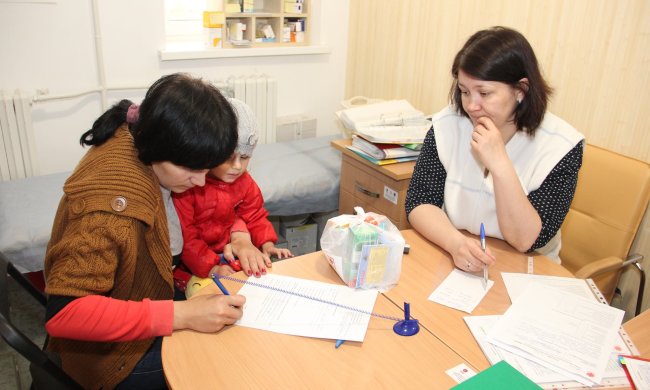 Коли хворіє дитина: українцям пояснили, як отримати допомогу на лікування