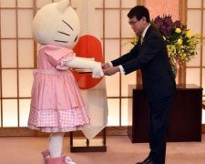Японський міністр доручив важливу місію Пікачу та Hello Kitty. Серйозно!