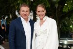 Юрий Горбунов с охапкой цветов заставил Катю Осадчую улыбаться: любит даже ненакрашенную