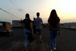 Підлітки на даху, фото: скріншот з відео