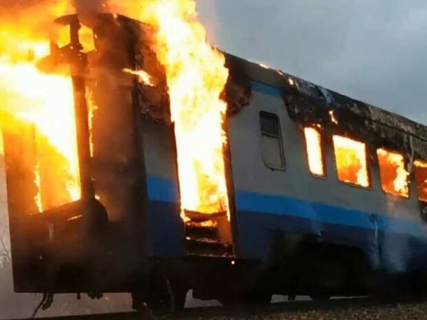 Проїхалися з димком: на Миколаївщині спалахнув потяг просто на ходу, пасажирів не евакуювали
