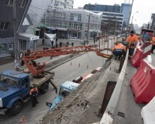 У Києві почали зносити Шулявський міст: фото