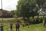 Під Франківськом на березі річки виявили сотні трупів, сморід на всю округу - що відбувається