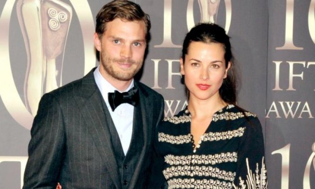 Чудовище в купальнике: фанаты шокированы видом жены звезды "50 оттенков серого"