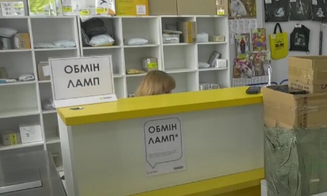 Обмін ламп. Фото: скрін youtube