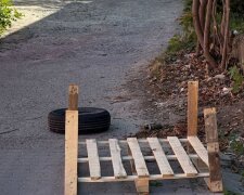 Предмет, похожий на гранату, возле торгового центра во Львове
