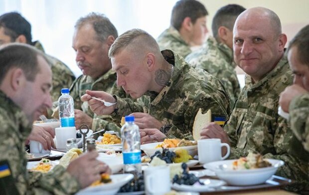 Українські захисники на Донбасі отримали рекордну порцію щастя: "Дуже багато кілограм"