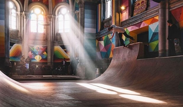 Заброшенную церковь превратили в невероятный скейт-парк (фото)
