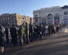 Как жители Донецка "скорбели" о Гиви под дулами автоматов