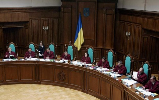 Конституційна комісія вирішить долю Криму