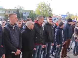 Військкомат, кадр з відео