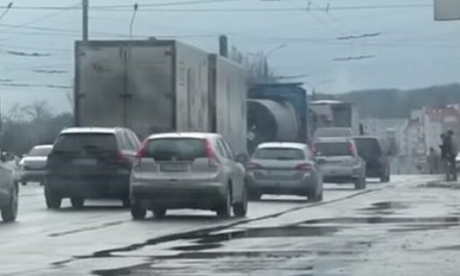 Проверки на блокпостах. Фото: Youtube
