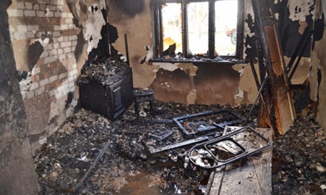 Двоє людей згоріли у будинку на Рівненщині (фото)