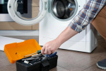 Ремонт стиральной машинки, изображение из свободных источников