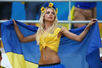 Горячая девушка Зинченко Влада Седан зажгла в Харькове с толпой мужчин: "Все поняли"