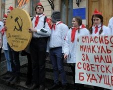 Мінкульт взяли в облогу піонери (відео)