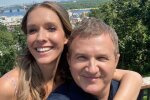 Катя Осадчая и Юрий Горбунов превратились в "нудистов" в бассейне: "Ой, все видно"