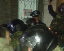 У Маріуполі штурмують друкарню Ахметова (фото)