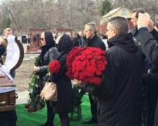 Опубліковані фото з поховання російського екс-депутата Вороненкова
