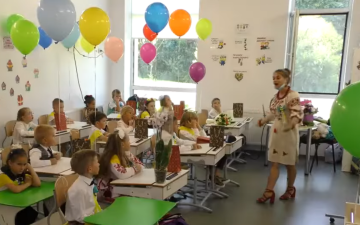 Навчання у школі, кадр з відео