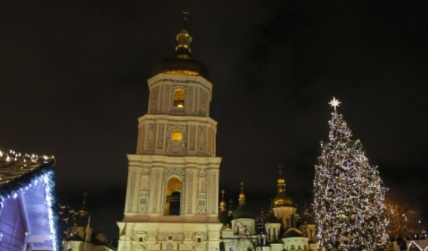 Новогоднюю елку в Киеве зажгут светодиодной кометой