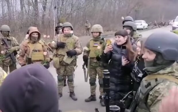 Украинские защитники. Фото:  скрин youtube