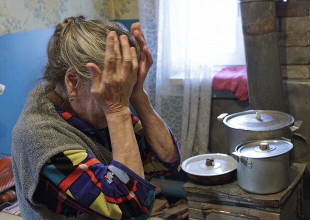 Под Харьковом пенсионеры обменяли "похоронные" деньги на фантики