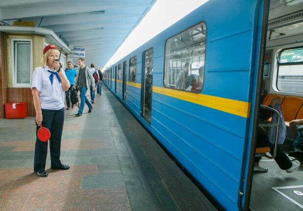 "Стриптиза" не будет: киевлян загнали в жосткие рамки в метро
