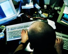 Макрона і Клінтон атакували одні і ті ж хакери