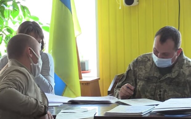 Українцям відмовляють в лікуванні без військового квитка: що каже адвокат