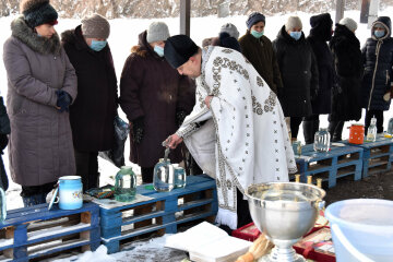 ВСУ на Крещение устроили для прифронтового поселка праздник, фото: штаб ООС