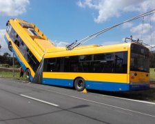 У Чехії тролейбус піднявся в повітря (фото)