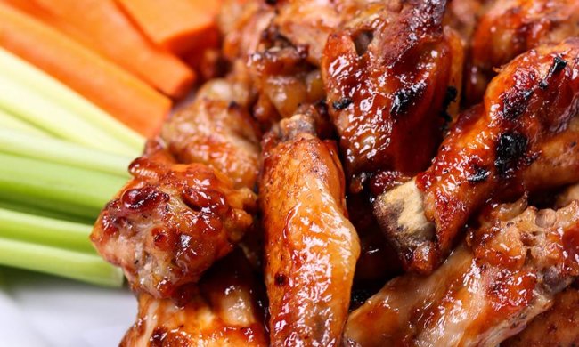 Курячі крильця у пиві в мультиварці: ідеальна закуска для вечірки з друзями