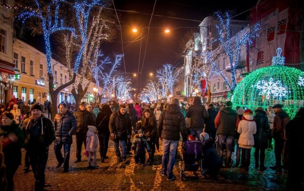 Часть украинцев оставят без Нового года: к главной елке пустят только с сертификатами