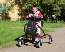 Канада передала у Львів 100 інвалідних візків