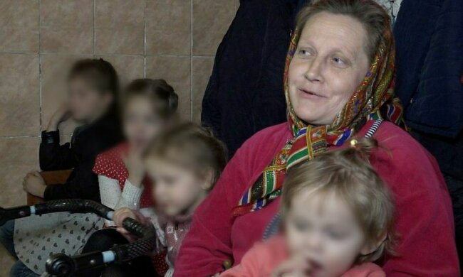 Украинка родила девятнадцатого ребенка и пожаловалась на жизнь: "Тяжело, мне 45..."