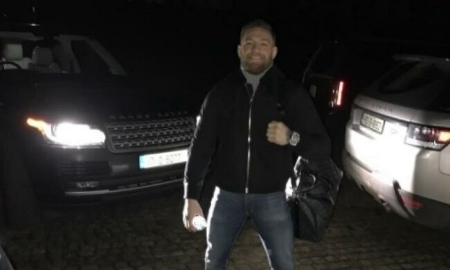 Макгрегор похвалився своїм автопарком (фото)