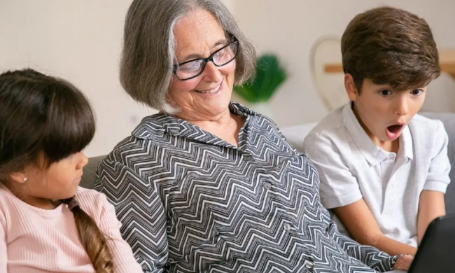 Пенсионер и внуки