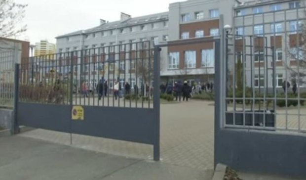 Київська вчителька побила старшокласницю (відео)