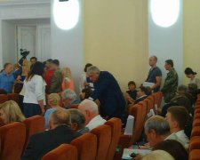 Депутатам Харківської міскради на засіданні вручили повістки