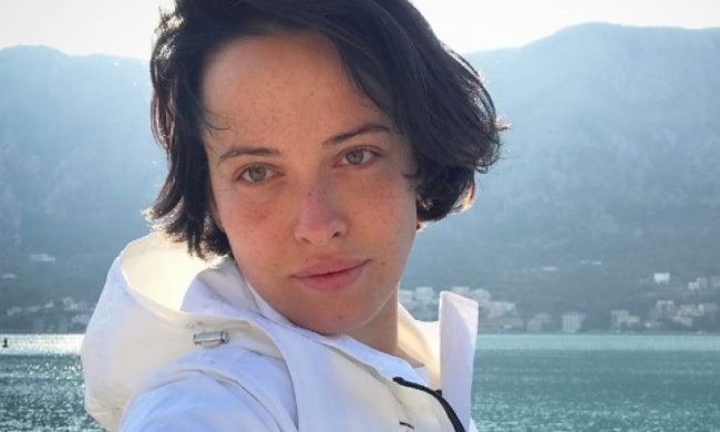 "Красиві очі": гола лялечка Астаф'єва занадто туго затягнула корсет