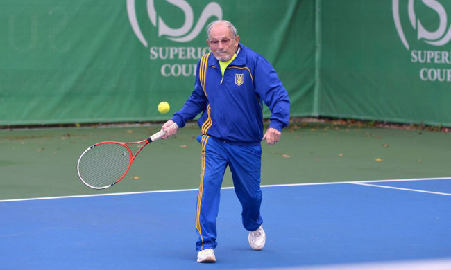 94-річний український тенісист вийшов на корт і побив неймовірний рекорд: відео