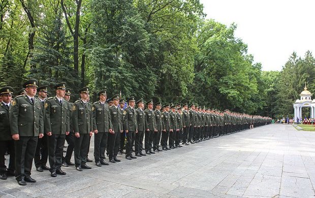 В МВС розберуться із харківськими погонами: "посвята" у офіцери - під виття улюбленця Путіна