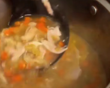 Куриный овощной суп, кадр из видео
