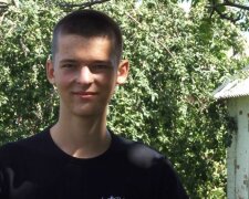 16-летний украинец восстал против депутатов-бездельников, сортирует мусор сам и получает за это "лещей": "Ты еще мал, чтобы указывать!"